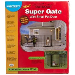 Carlson Super Gate with Pet Door